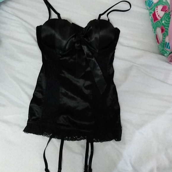 Lingerie - Picture 1 of 2